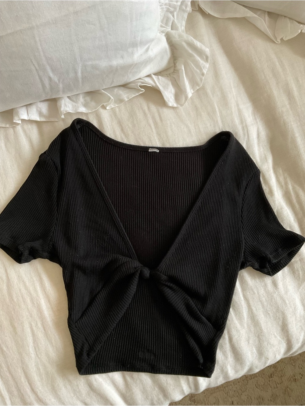 ALO Black Ribbed Tie-Front Crop Top - Women